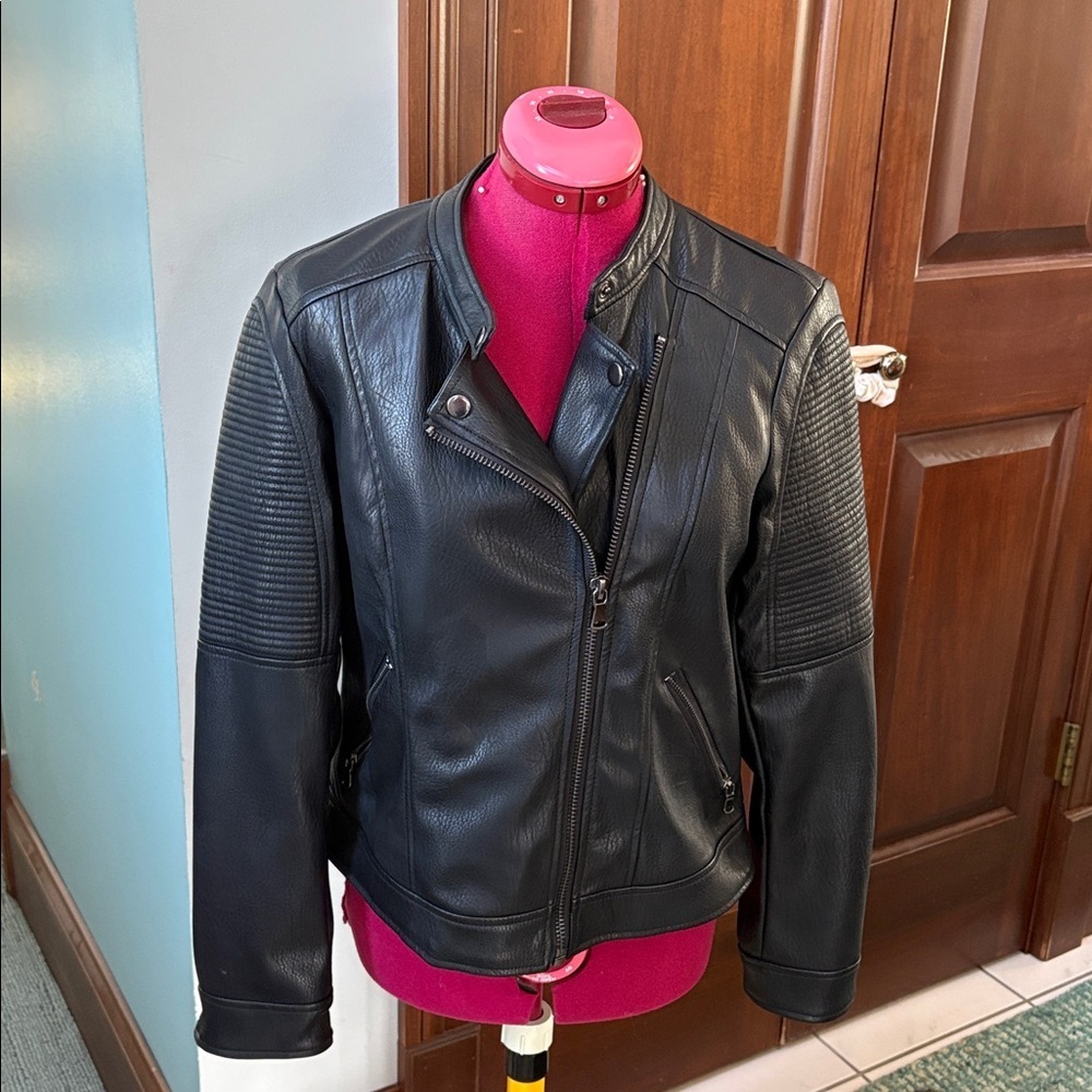 Vera Wang simply Vera faux leather moto jacket Black Coat quilted arm NWT